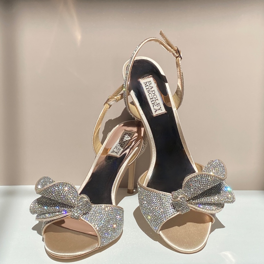 Badgley Mischka Rennie Rhinestone Ruffle Satin High Heel Stiletto Sandals US8